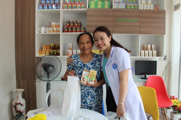 Khách hàng được tư vấn tận tình khi đến nhà thuốc