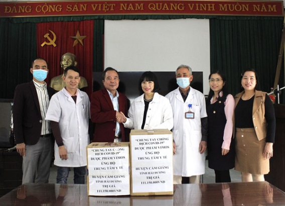 Dược phẩm Vimos ủng hộ Trung tâm y tế huyện Cẩm Giàng phòng chống dịch Covid 19